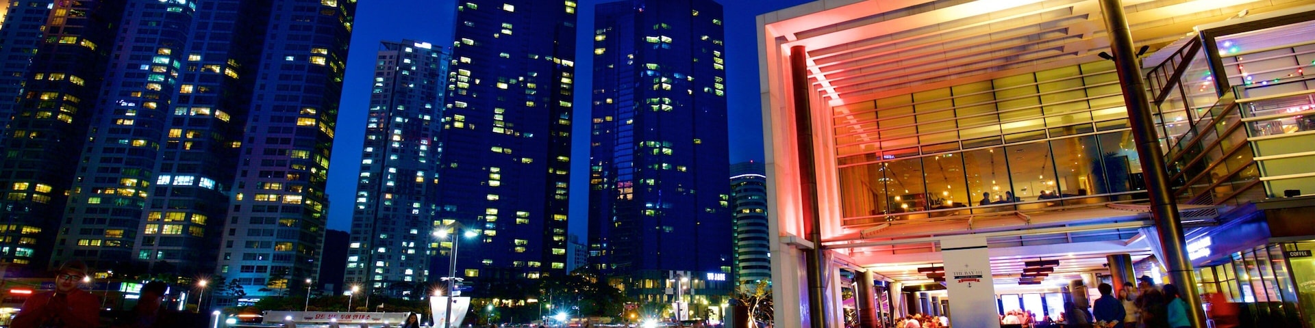 Busan mostrando escenas nocturnas y una ciudad