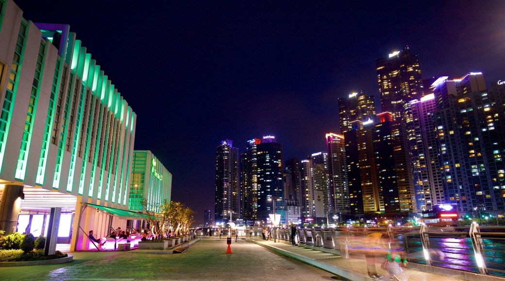 Busan que inclui cenas noturnas e uma cidade