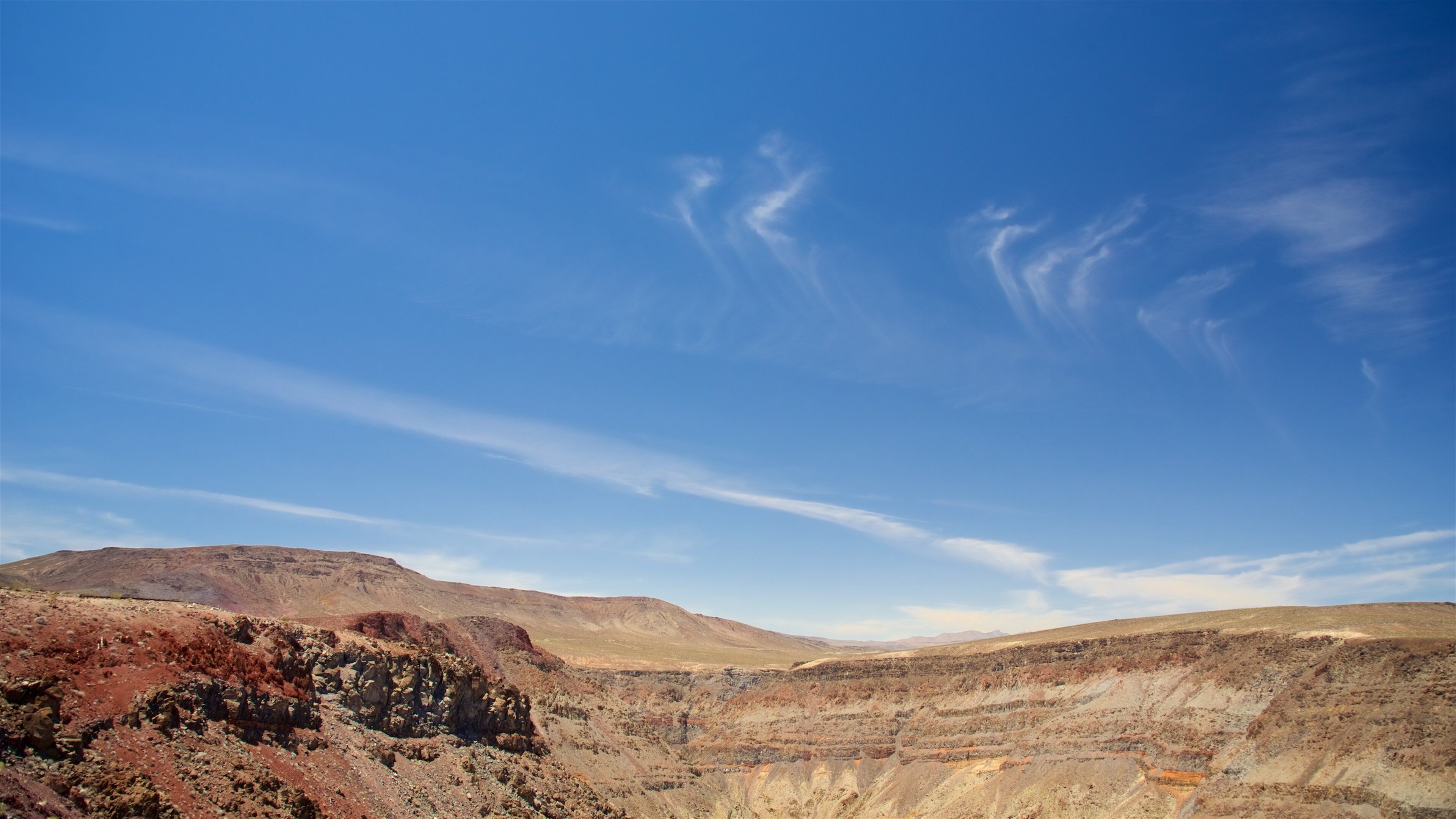 เดธ วัลเล่ย์ แสดง ทิวทัศน์ที่เงียบสงบ และ ทิวทัศน์ทะเลทราย