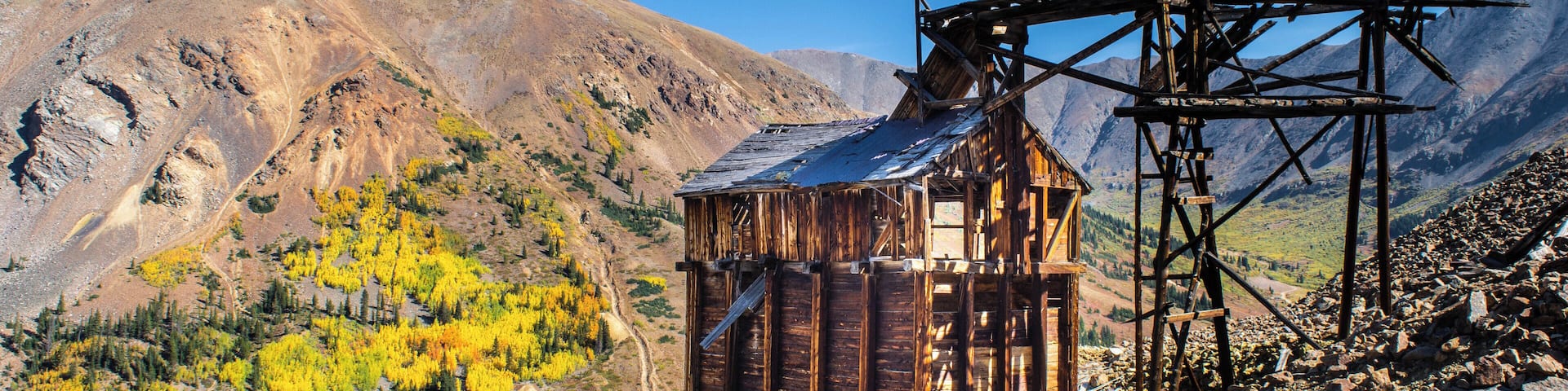 Out four wheeling near summit county to see the fall colours and climbed our way up to the Pennsylvania Mine high above Peru Creek.