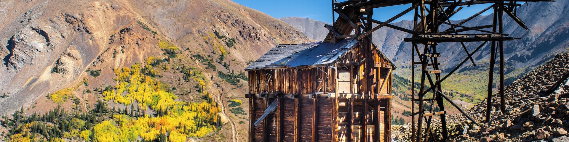 Out four wheeling near summit county to see the fall colours and climbed our way up to the Pennsylvania Mine high above Peru Creek.