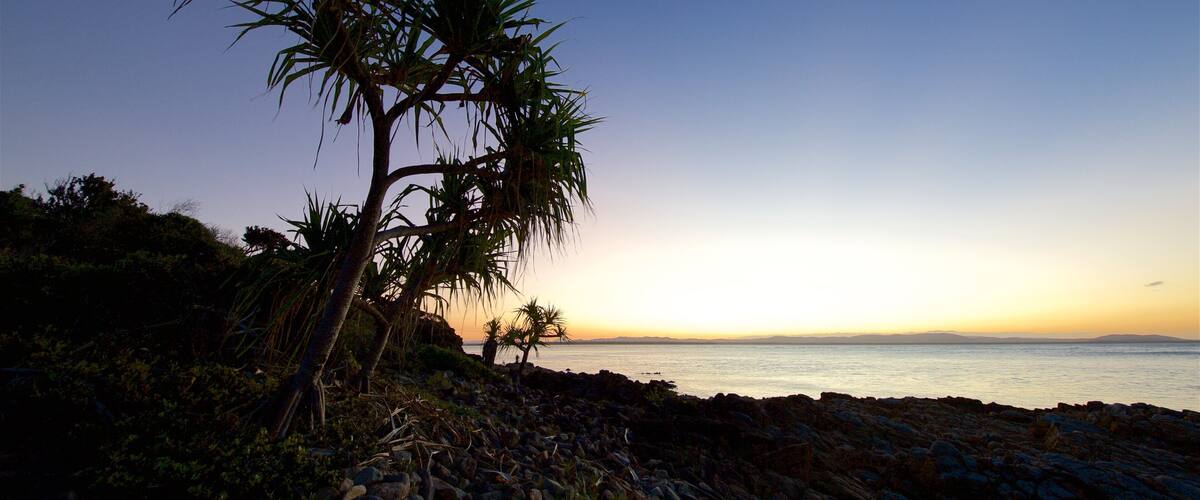 Seventeen Seventy som inkluderer solnedgang og kyst