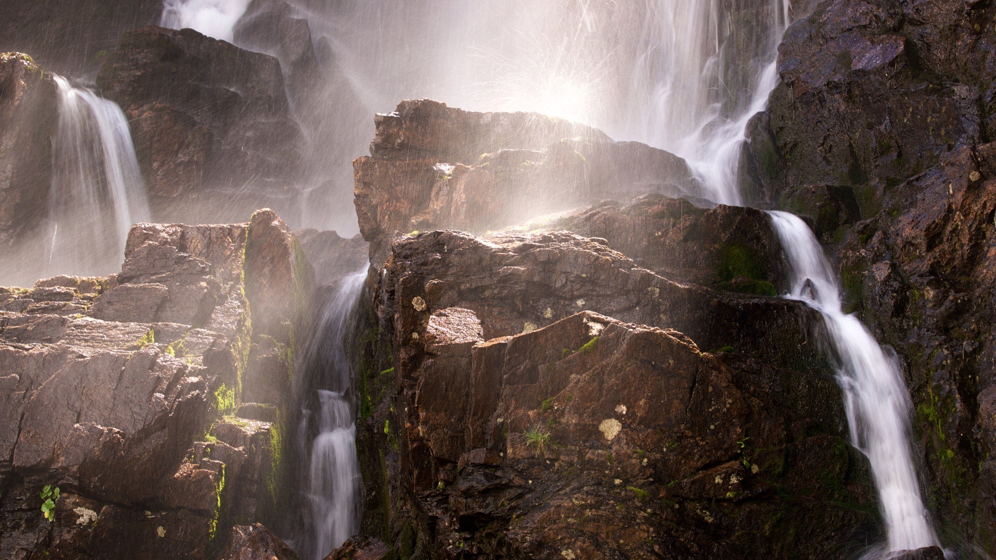 Timberline Falls showing mist or fog and a waterfall