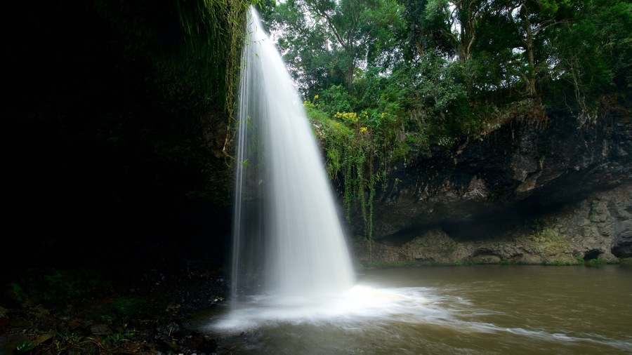 Byron Bay which includes a cascade