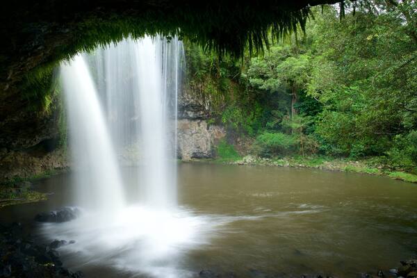 Byron Bay montrant cascade