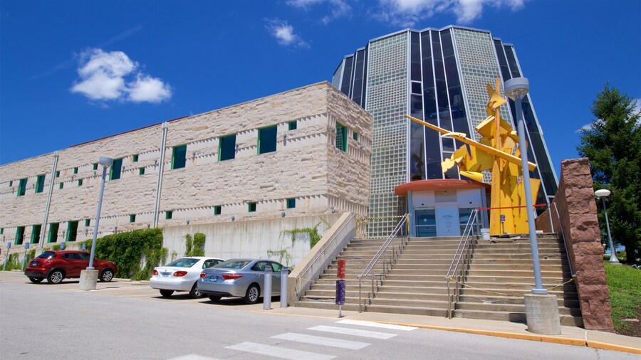 Columbia featuring outdoor art