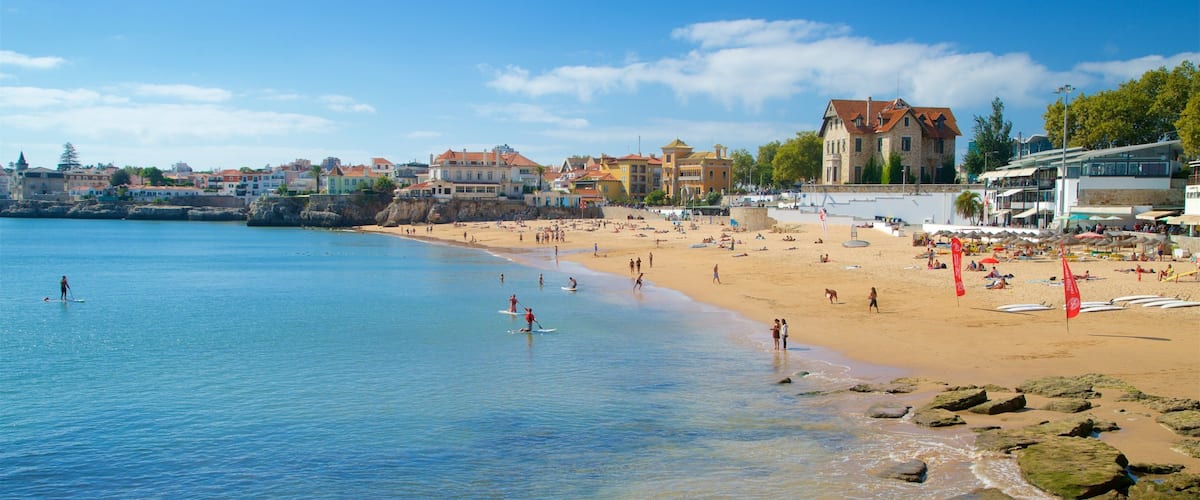 Cascais ofreciendo vistas de una costa, una playa y una localidad costera