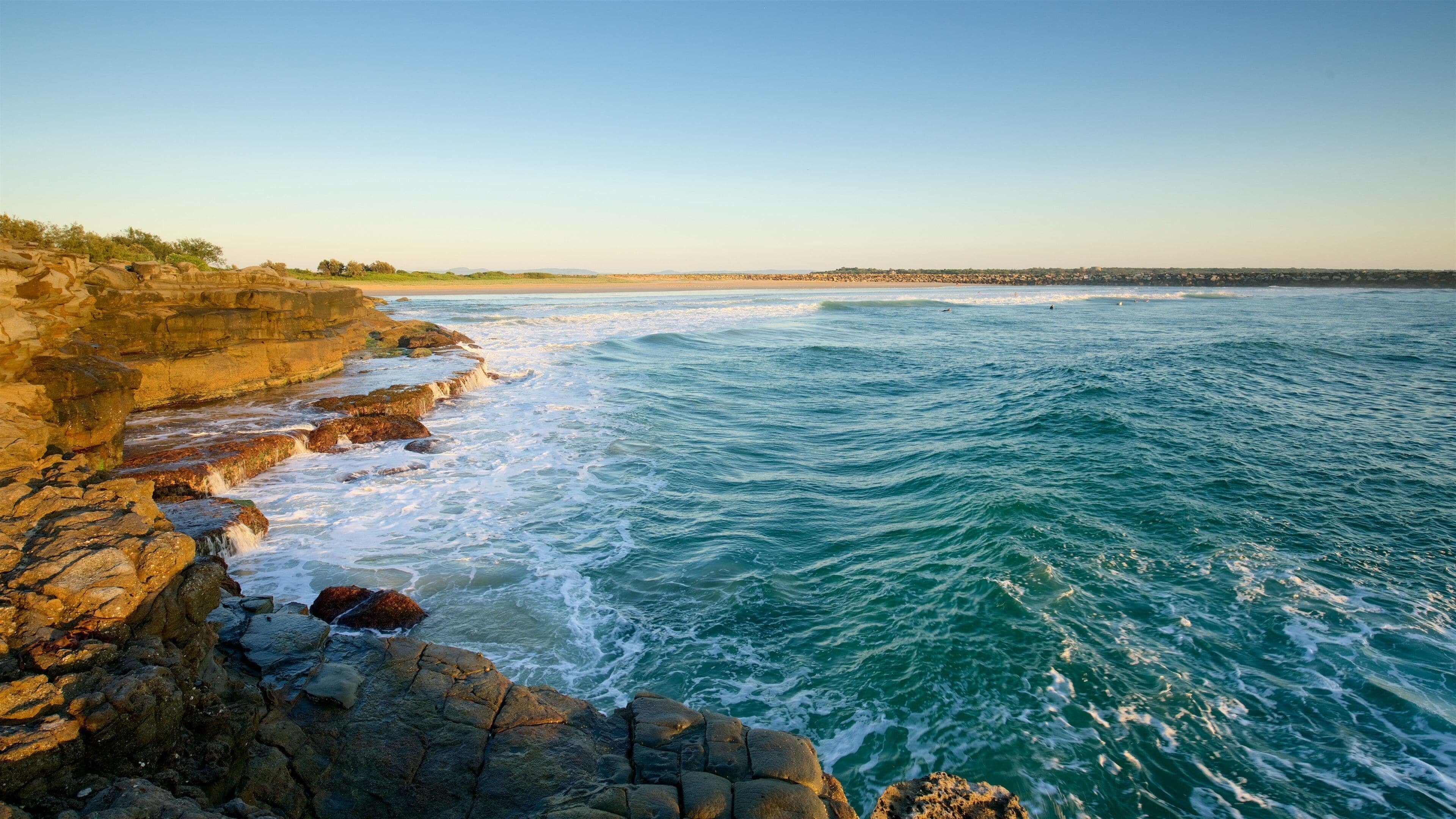Yamba featuring rugged coastline