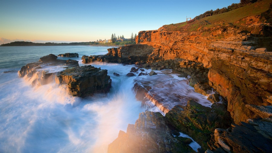 Yamba which includes a river or creek