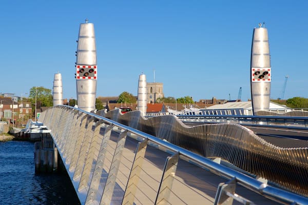 ドーチェスター フィーチャー 湾岸あるいはハーバー と 橋