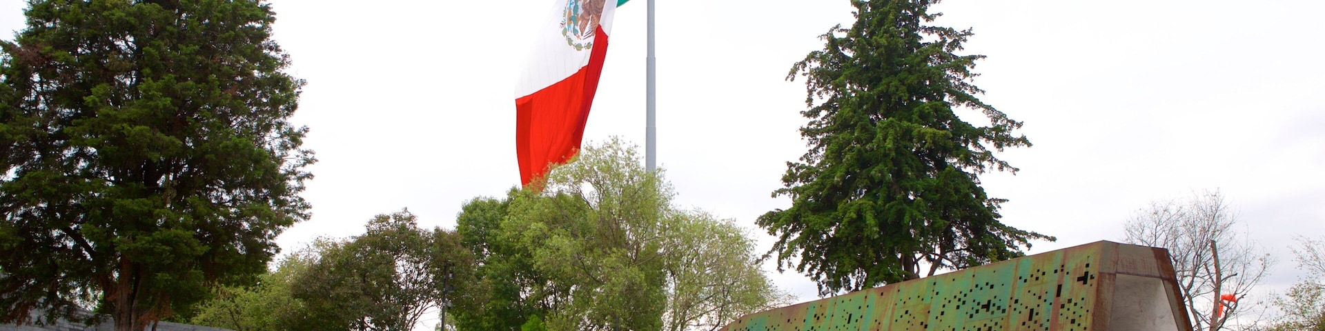 Mexico City showing a square or plaza, a fountain and modern architecture