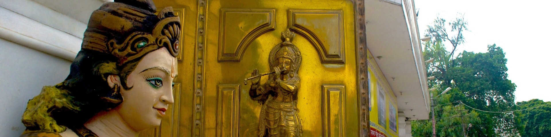 Jalandhar que inclui uma estátua ou escultura, arte e arte ao ar livre