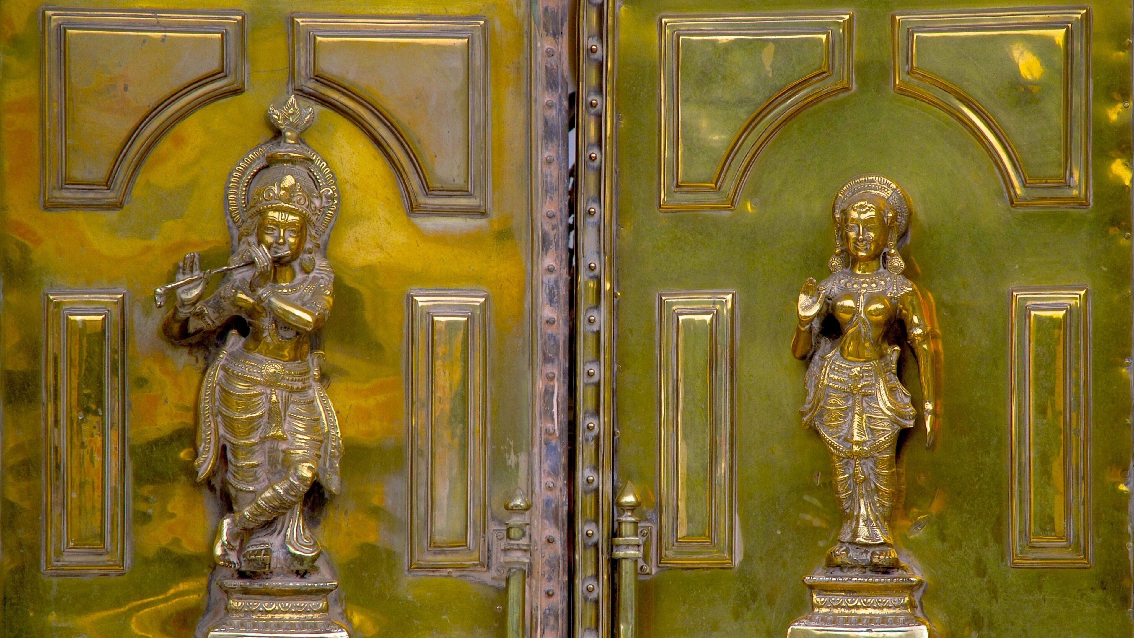 Jalandhar som viser kunst, interiør og en statue eller en skulptur