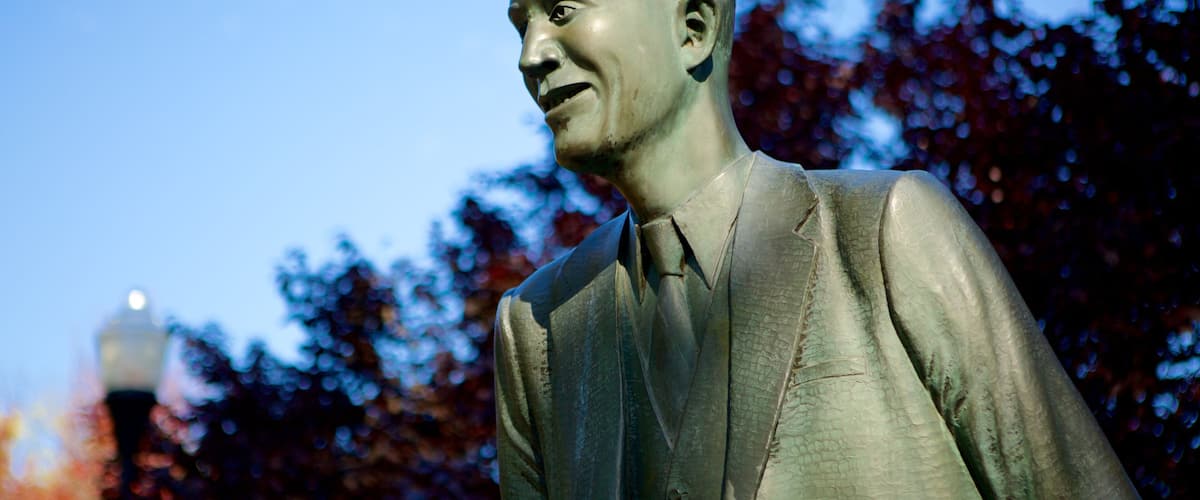 แอลตัน ซึ่งรวมถึง อนุสาวรีย์หรือรูปปั้น