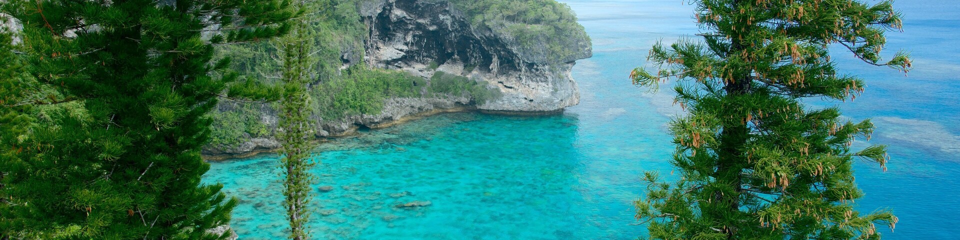 Lifou caracterizando paisagens litorâneas e litoral rochoso