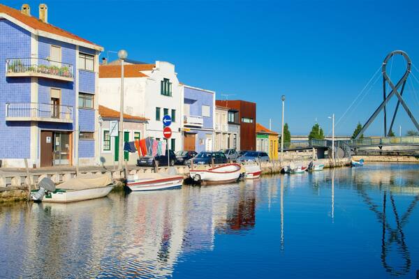 Aveiro das einen Fluss oder Bach
