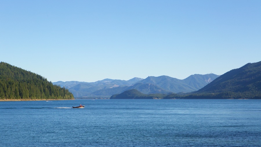 Lake Kachess featuring mountains and a lake or waterhole