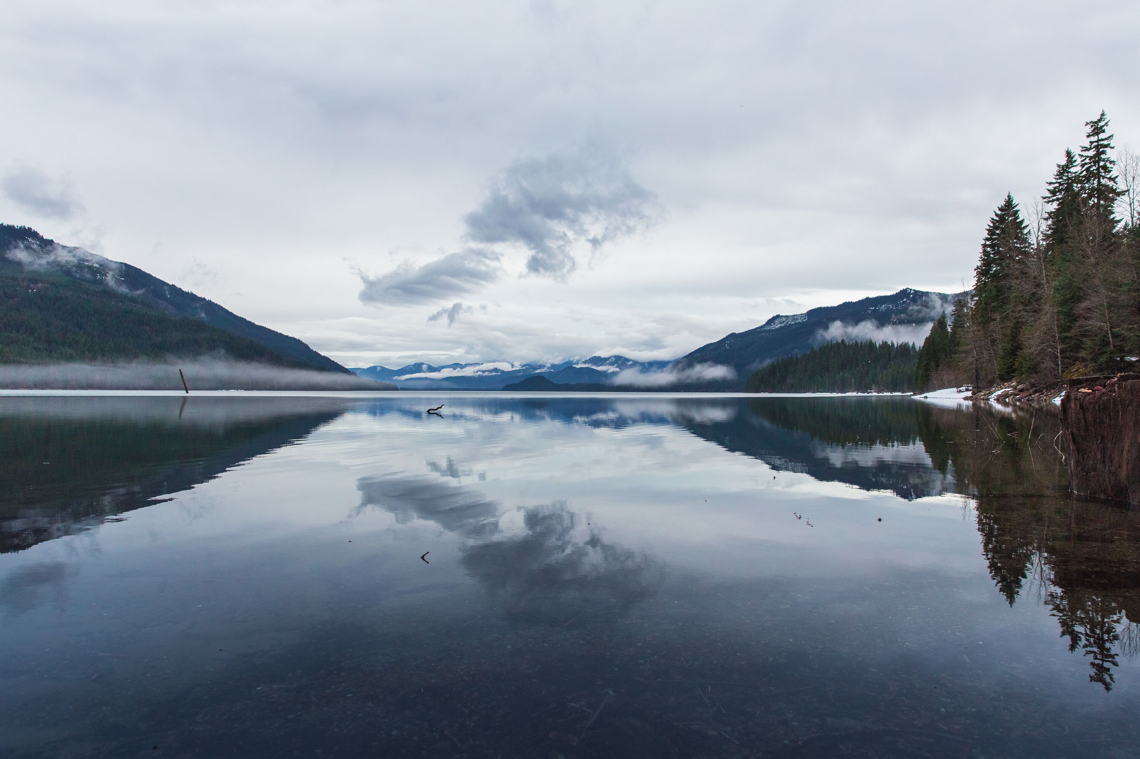 Beautiful shot of the Kachess Lake in Washington