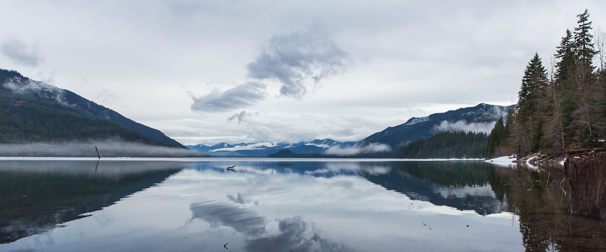 Beautiful shot of the Kachess Lake in Washington