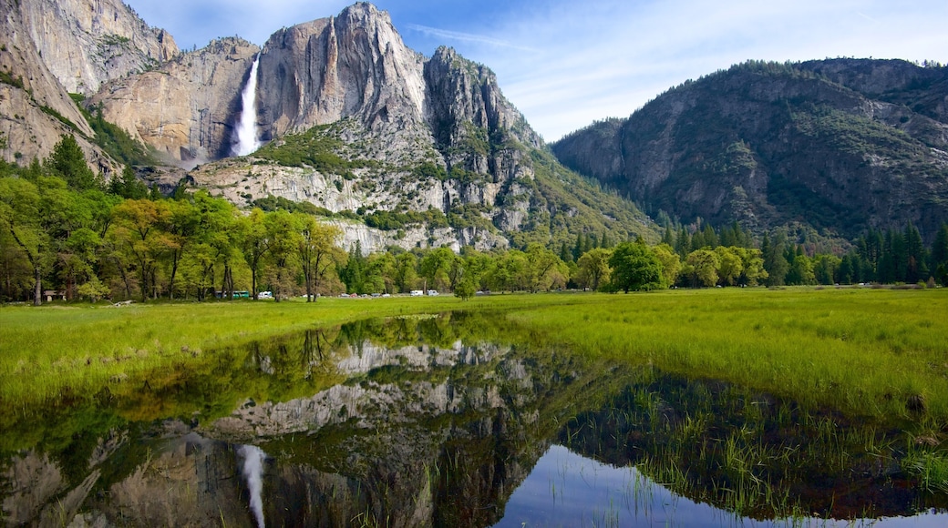 Yosemite National Park which includes a lake or waterhole, mountains and tranquil scenes