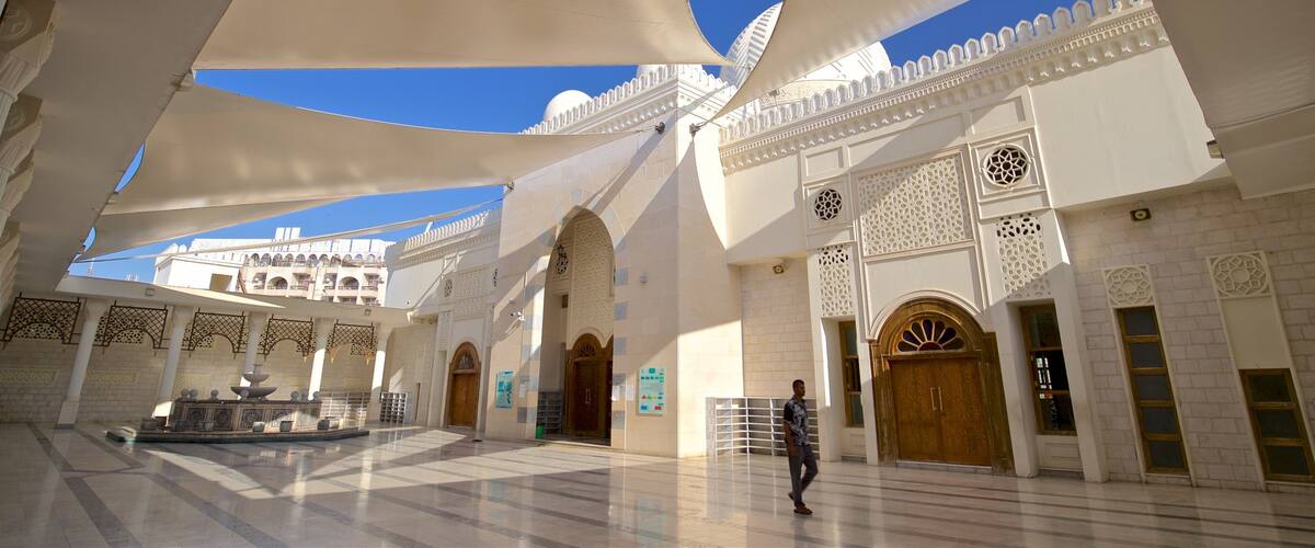 A spacious courtyard with ornate arches and a fountain.