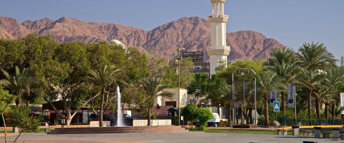 Aqaba mostrando elementos del patrimonio y una fuente