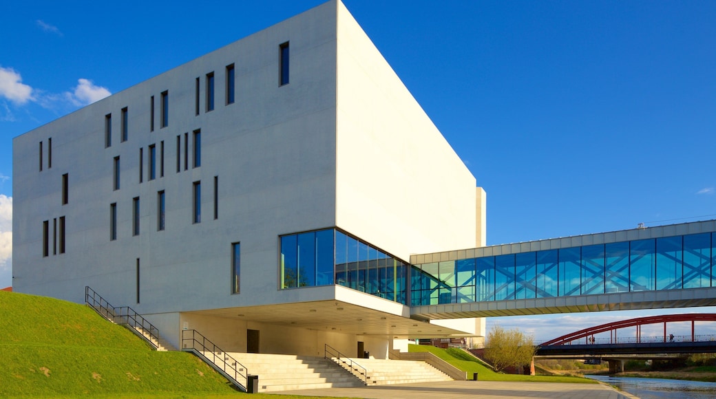 Poznan mostrando arquitectura moderna