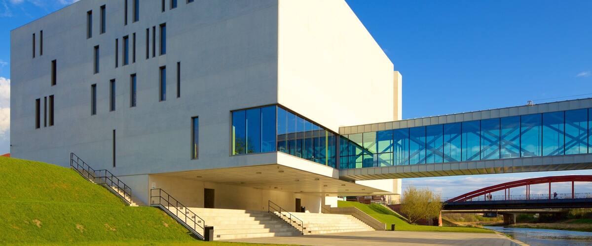 Poznan mostrando arquitectura moderna