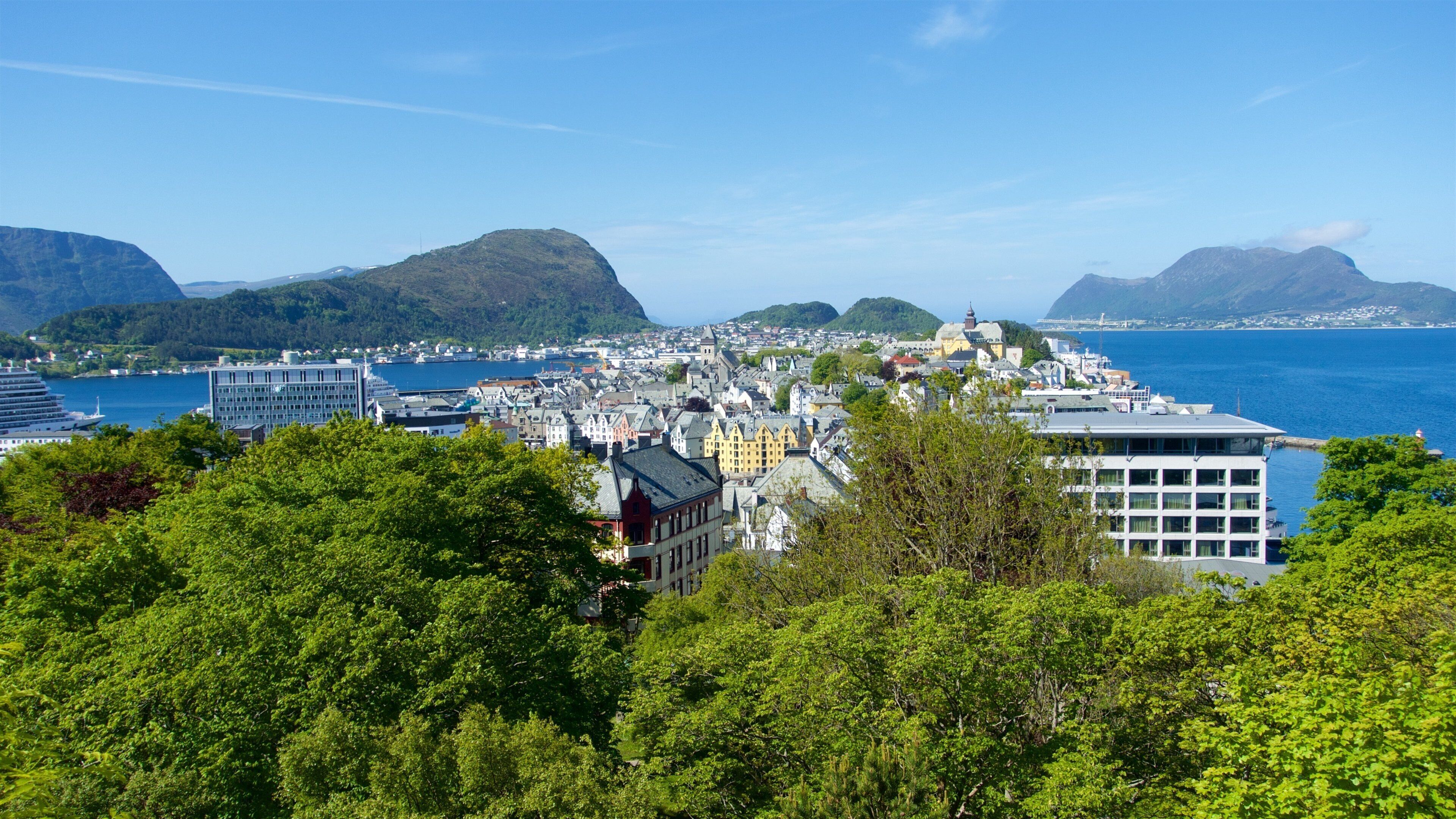 Alesund - More og Romsdal showing a river or creek and a city