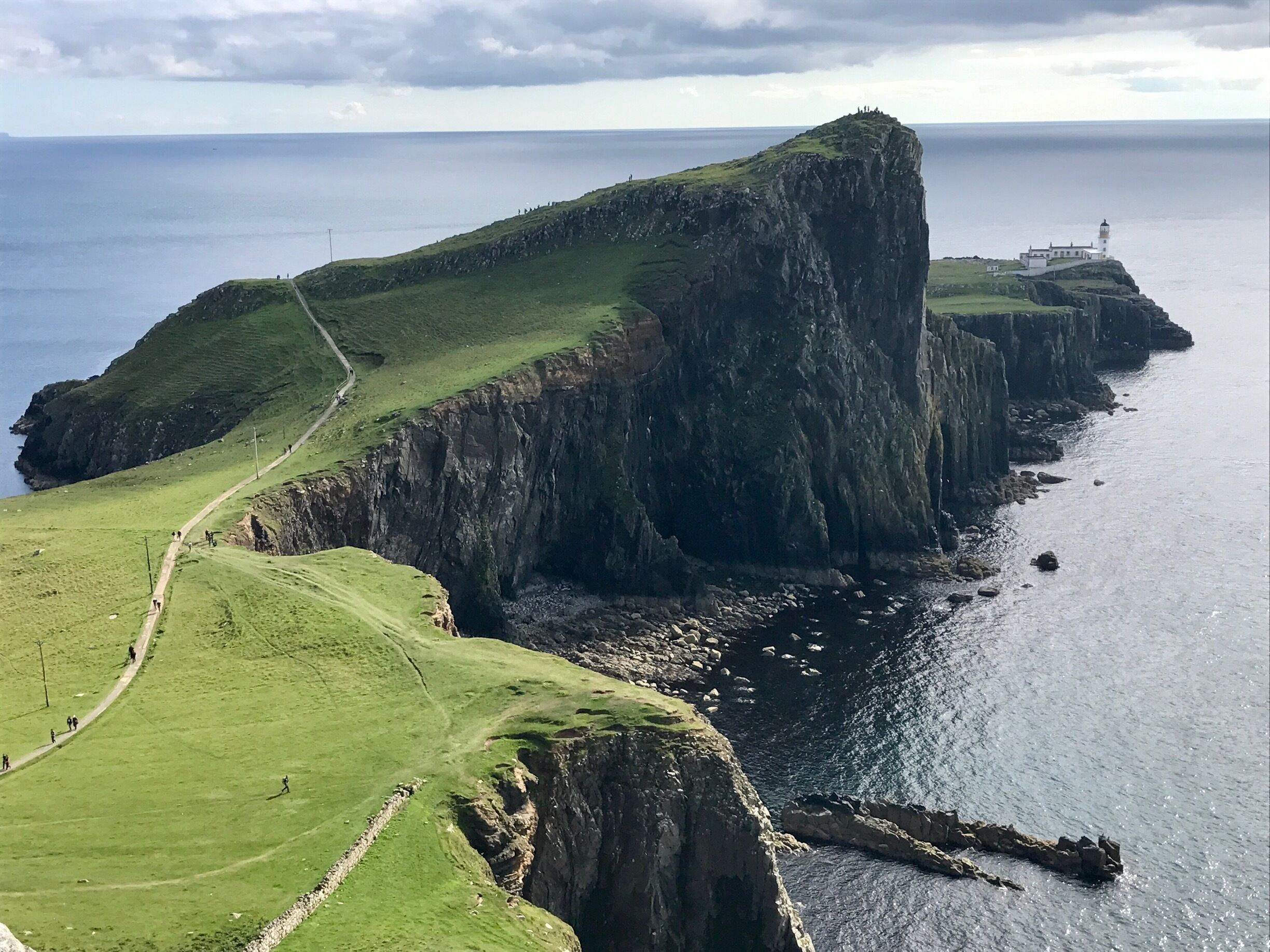Another beauty from my visit to Scotland a couple of weeks ago. Go early or you'll be fighting for a car parking space along the single track road! I'd say it was worth it. #NeistPoint #Lighthouse #IsleofSkye #Scotland #UnitedKingdom