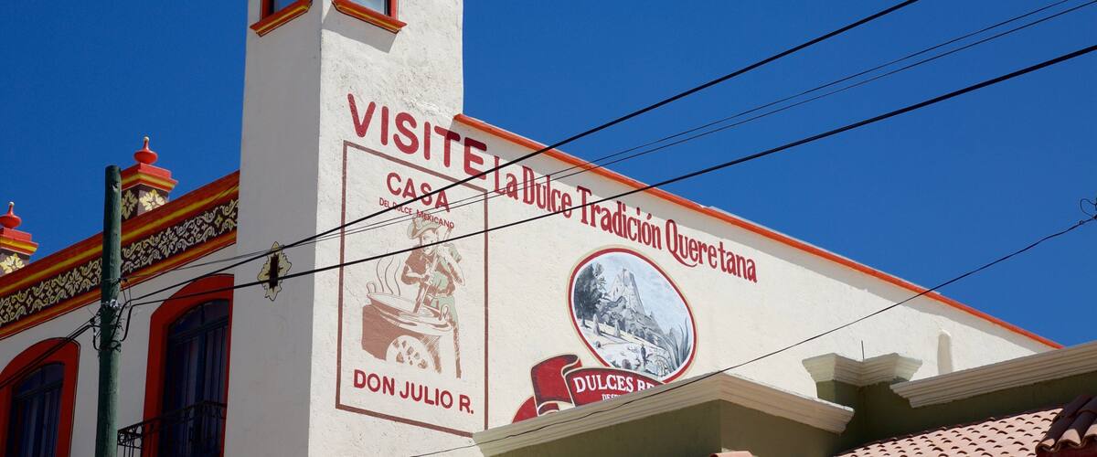 Bernal mettant en vedette signalisation