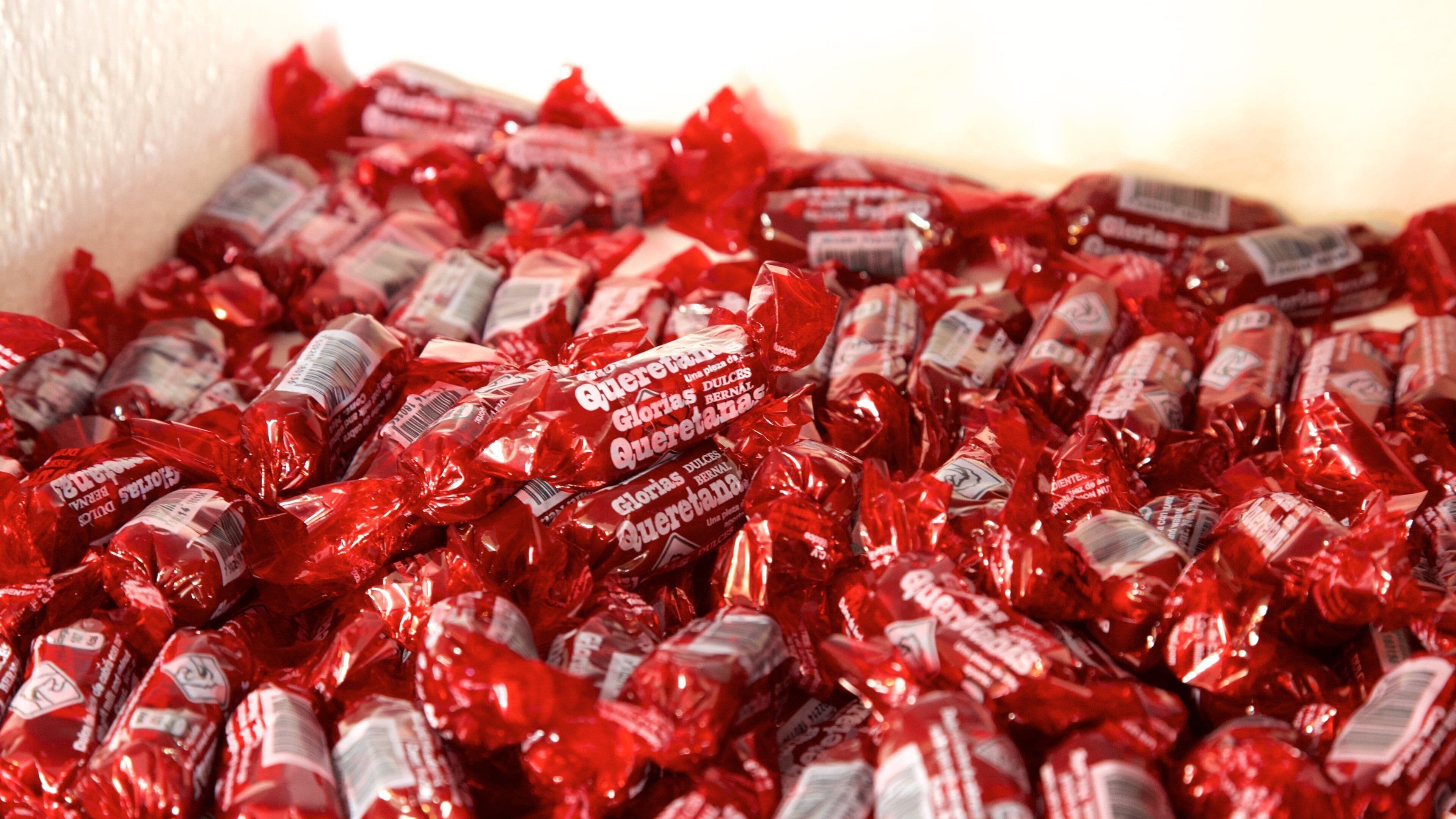 Bernal mostrando comida