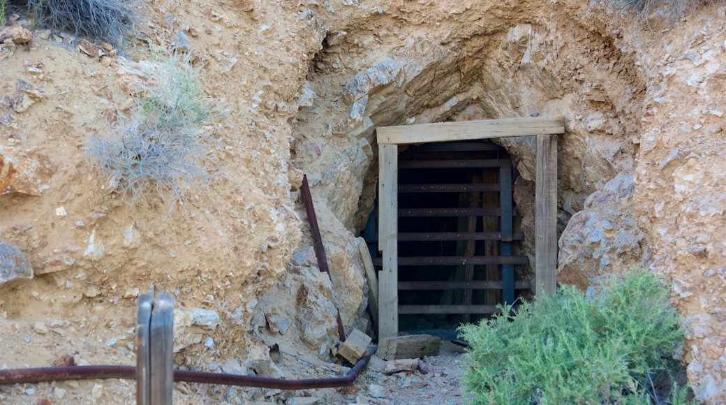 Vallée de la Mort mettant en vedette spéléo