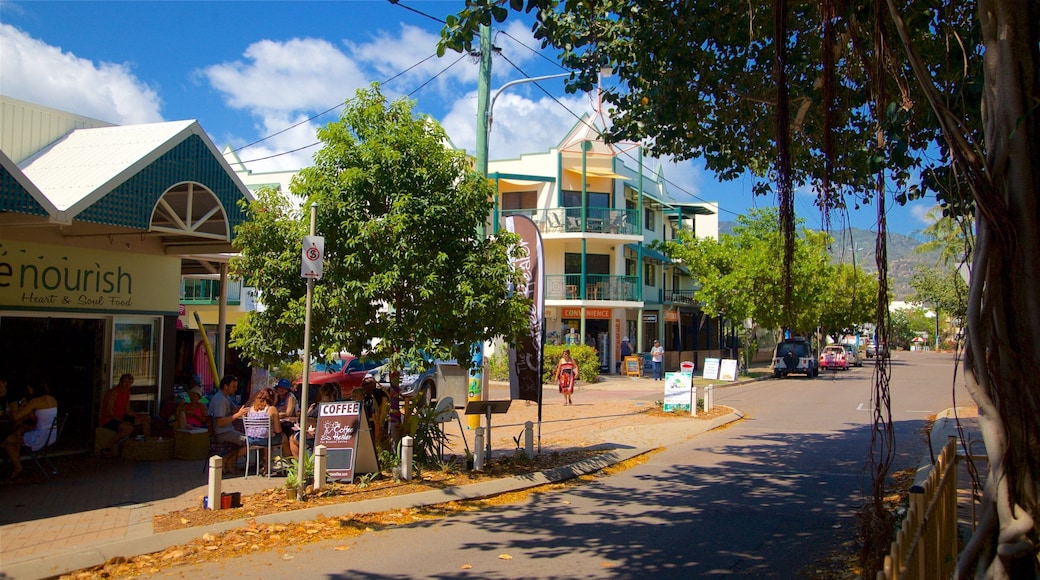 Horseshoe Bay featuring a small town or village