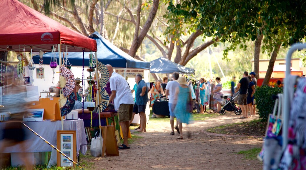 Horseshoe Bay Beach which includes markets as well as a small group of people