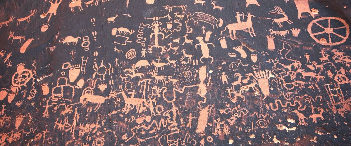 Newspaper Rock State Historical Monument which includes heritage elements