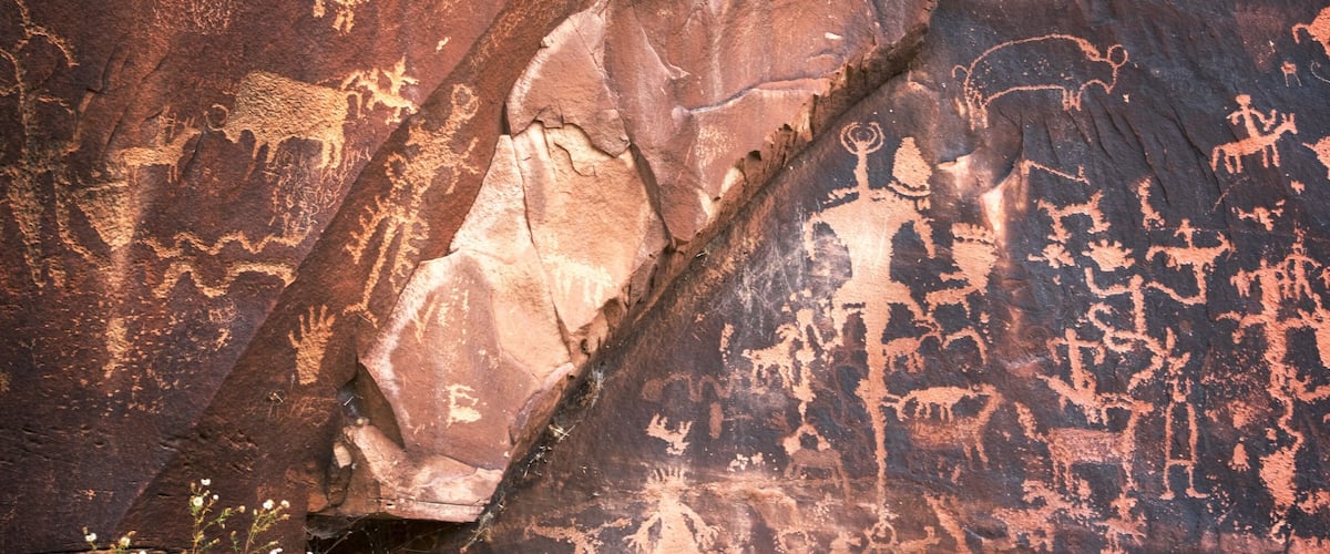 Expedia nimmt Touren für Newspaper Rock State Historical Monument ins Programm