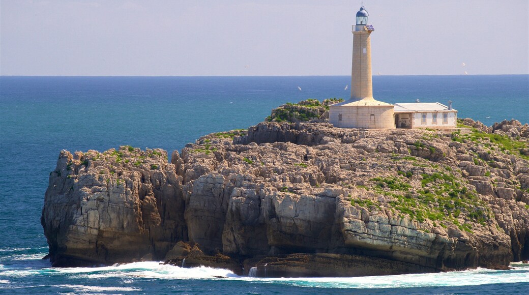 Santander inclusief een vuurtoren en algemene kustgezichten