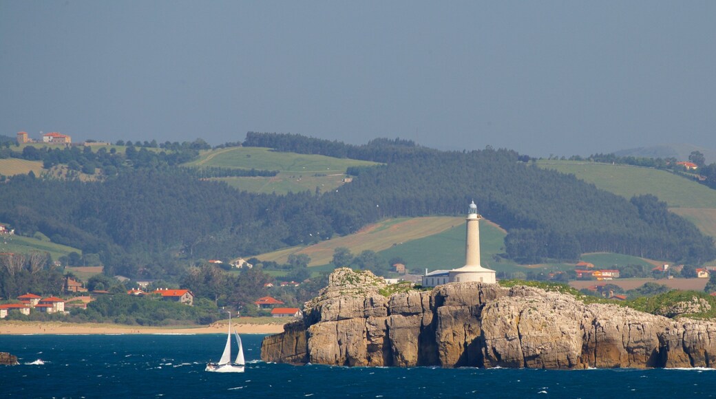 Santander bevat een vuurtoren, algemene kustgezichten en zeilen