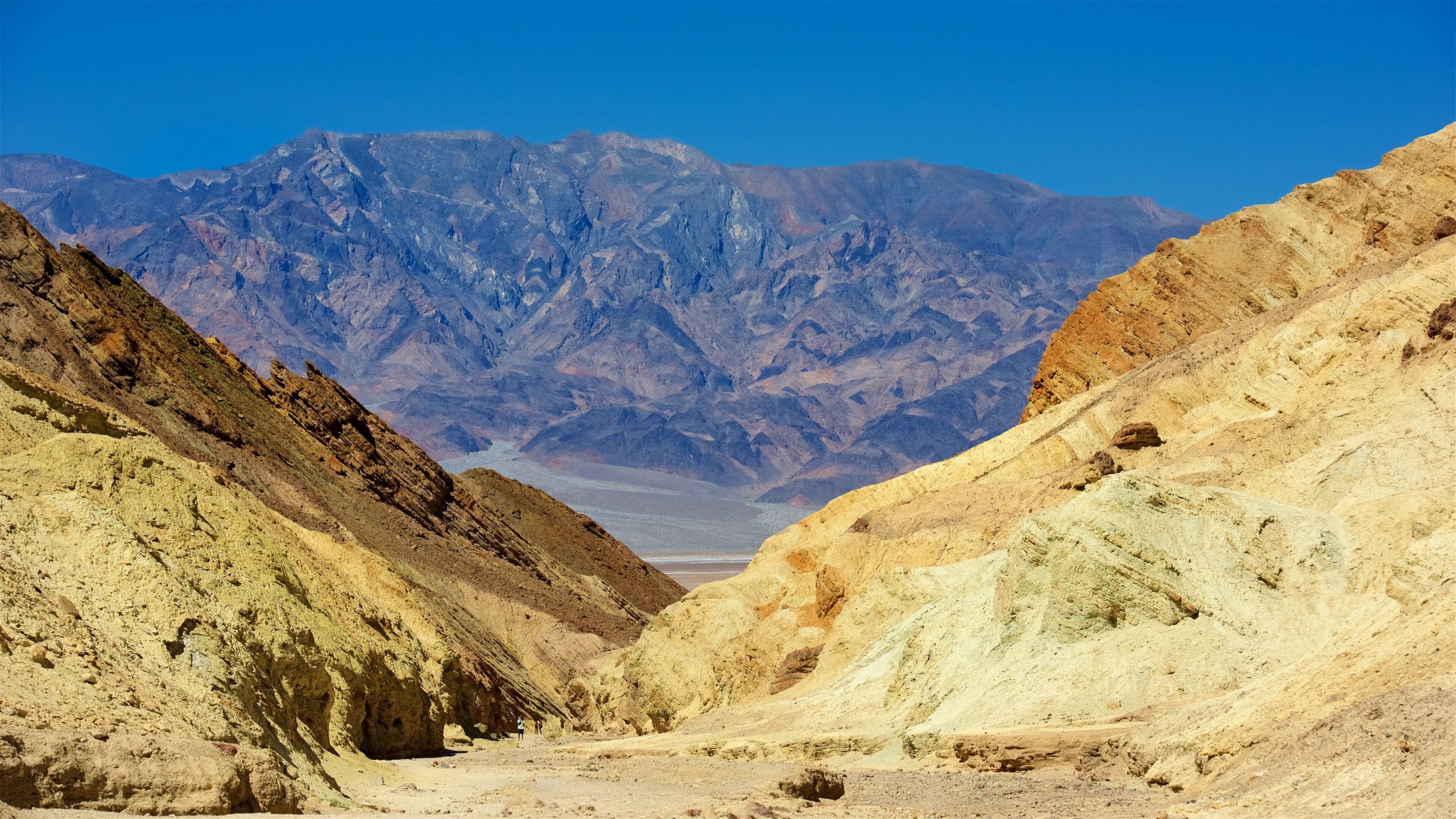Golden Canyon showing tranquil scenes, landscape views and mountains