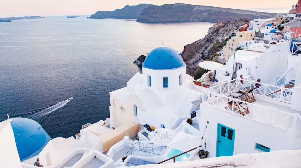 Scenic town of Oia, Santorini (Thira), Cyclades, Greek Islands, Greece