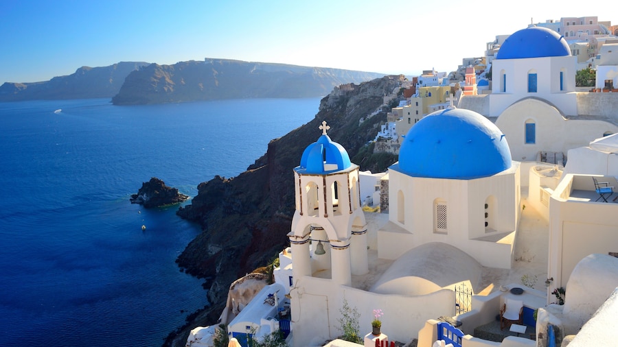Anjungan Pandang Oia Blue Dome Church