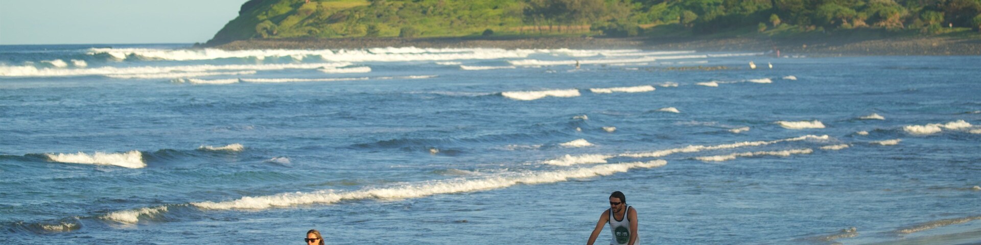 Lennox Head que inclui ciclismo e uma praia de areia assim como um casal