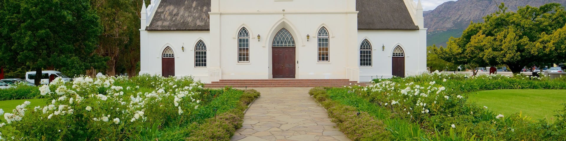 Franschhoek showing heritage architecture, flowers and a church or cathedral