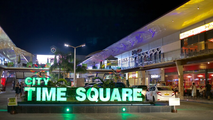 Cebú que incluye escenas nocturnas y señalización