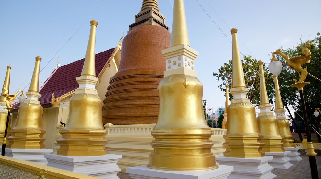 Phuket som visar ett tempel eller plats för dyrkan