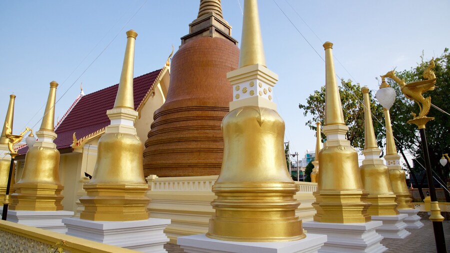 Phuket - Phang Nga showing a temple or place of worship