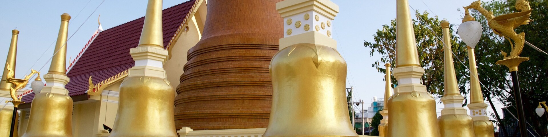 Phuket - Phang Nga featuring a temple or place of worship