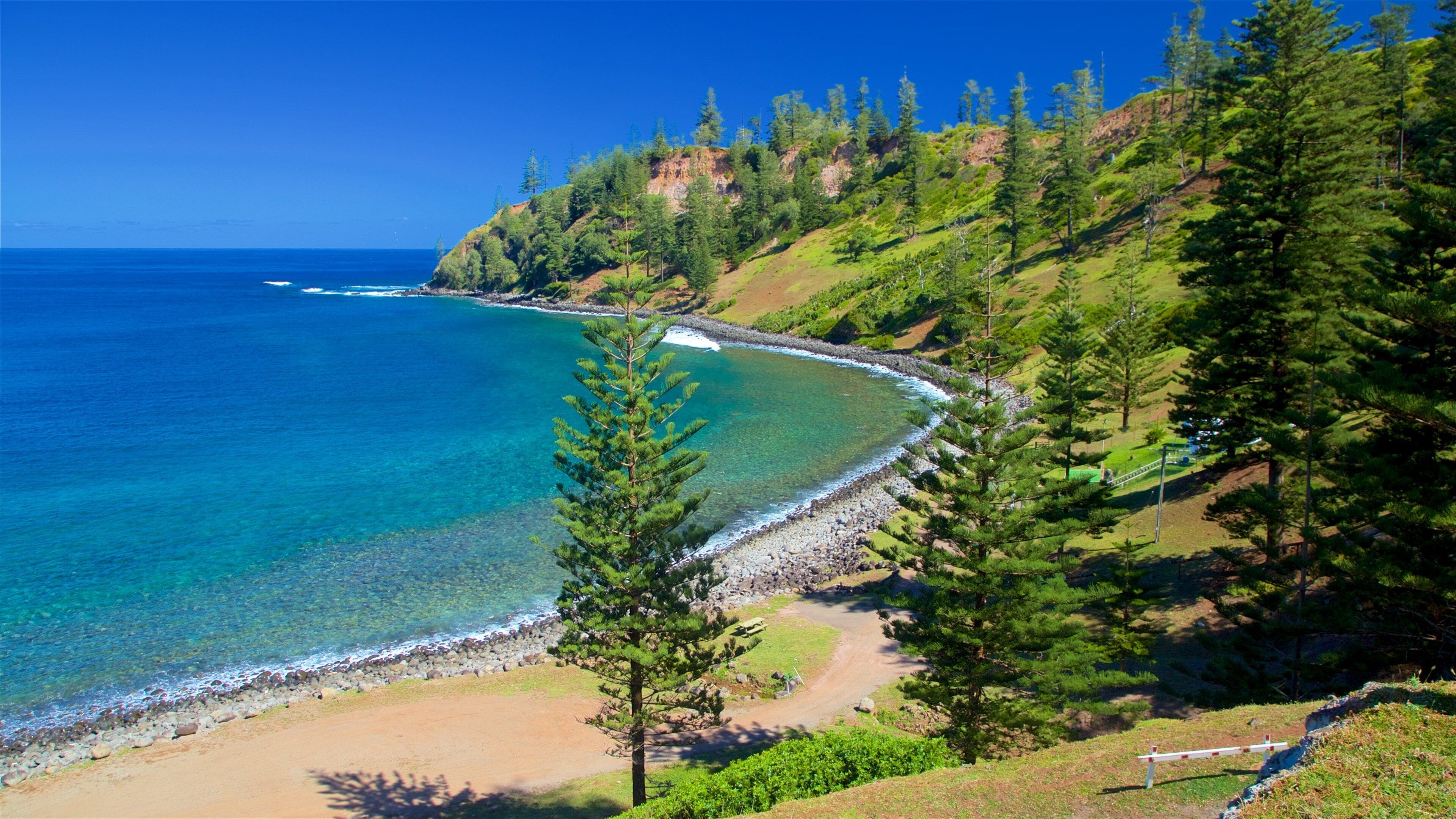 Norfolk Island og byder på en sandstrand og udsigt over kystområde