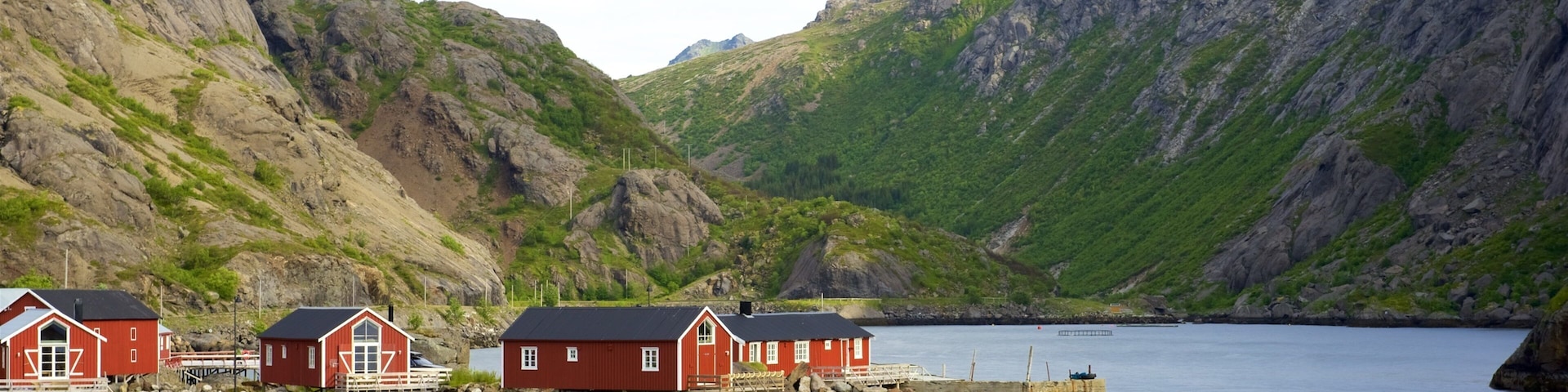 Leknes showing a lake or waterhole, a small town or village and a hotel